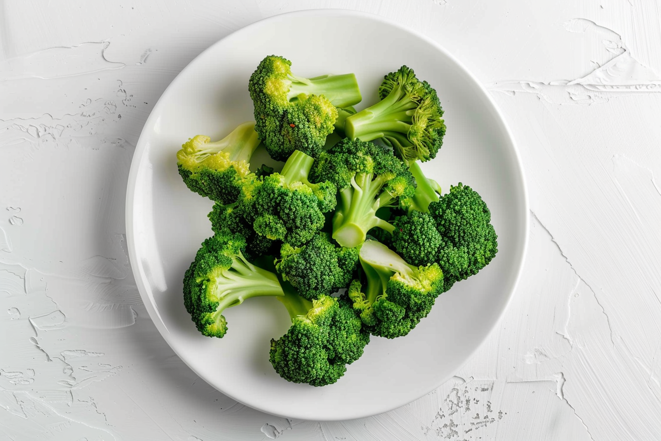 Image gratuite Brocoli sur assiette blanche 3