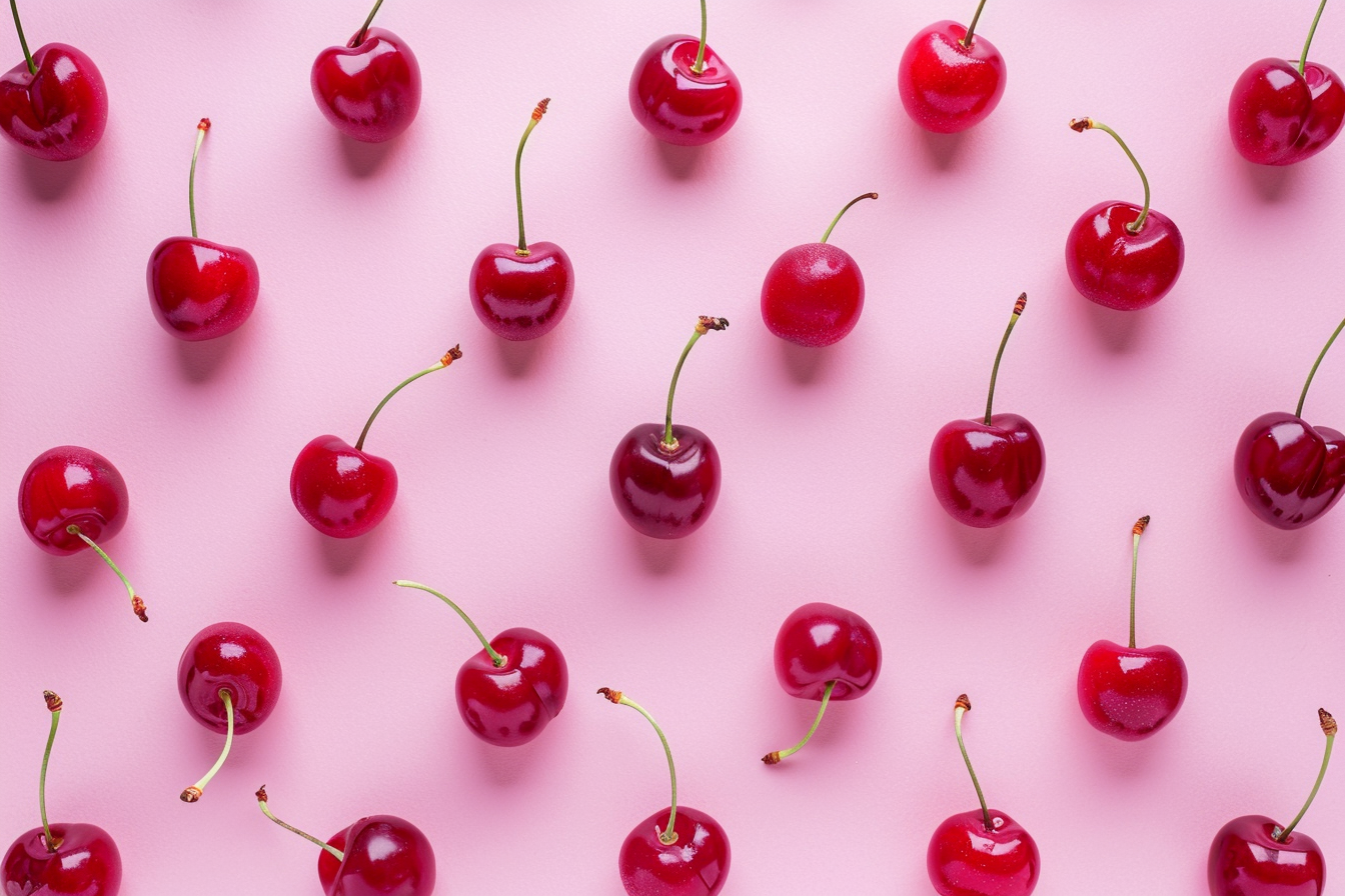 Image gratuite Cerises sur fond rose pastel 2