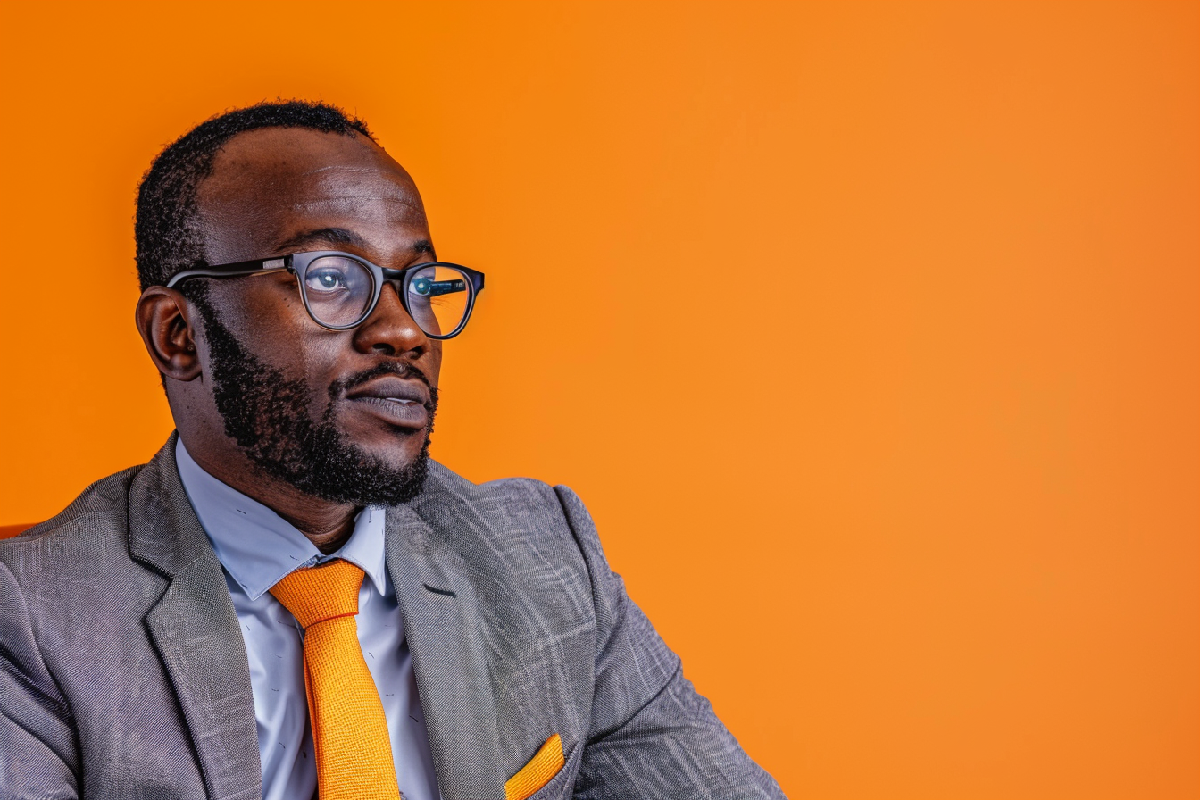 Image gratuite Directeur financier discutant de stratégie financière 1