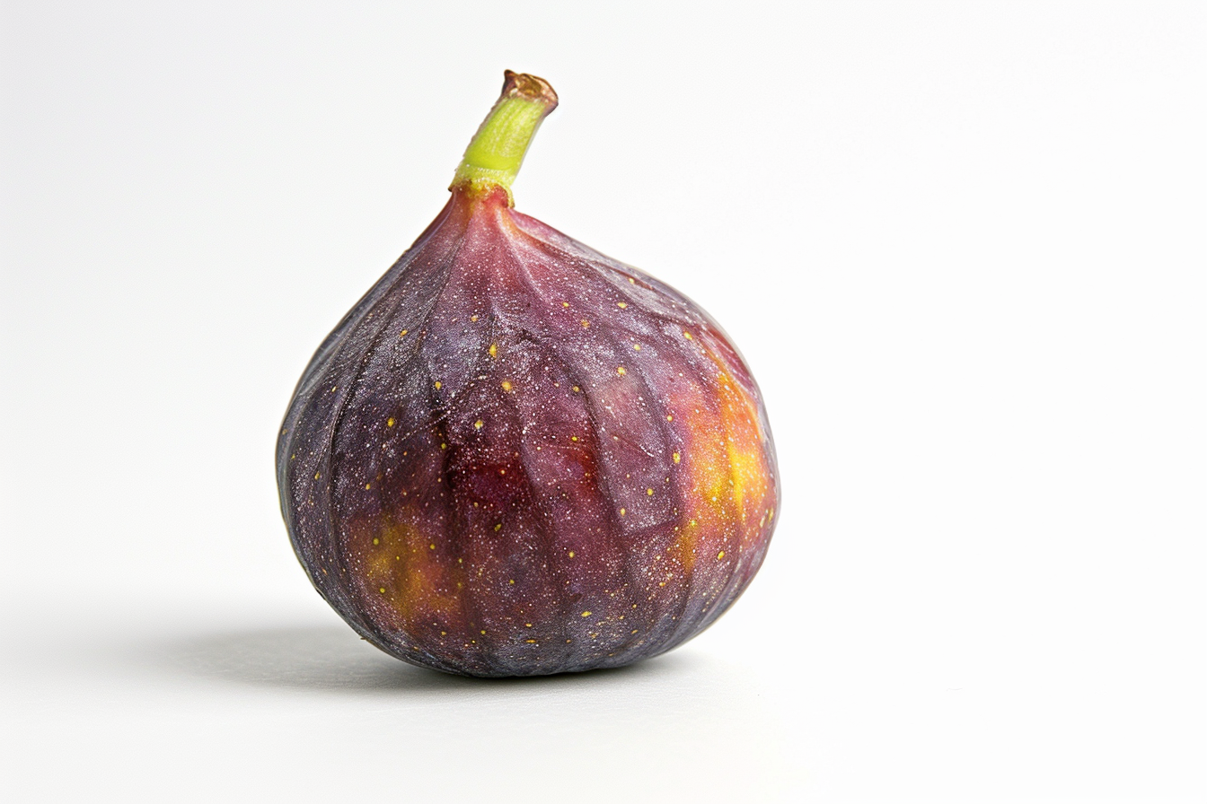 Image gratuite Figue mûre sur fond blanc 1