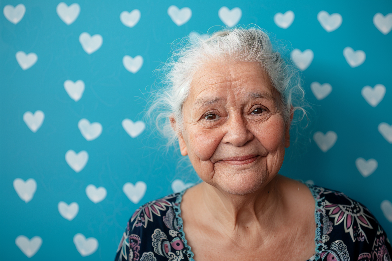 Image gratuite Grand-mère caucasienne souriante fête des grands-mères fond bleu 5