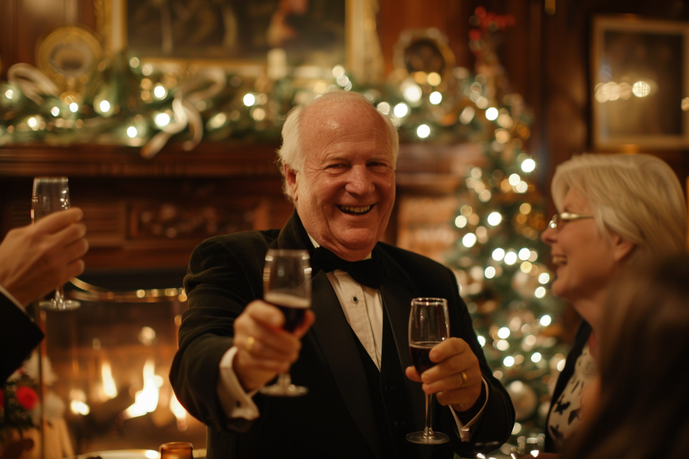 Image gratuite Homme âgé, smoking, toast amis, salon cheminée, Nouvel An 2