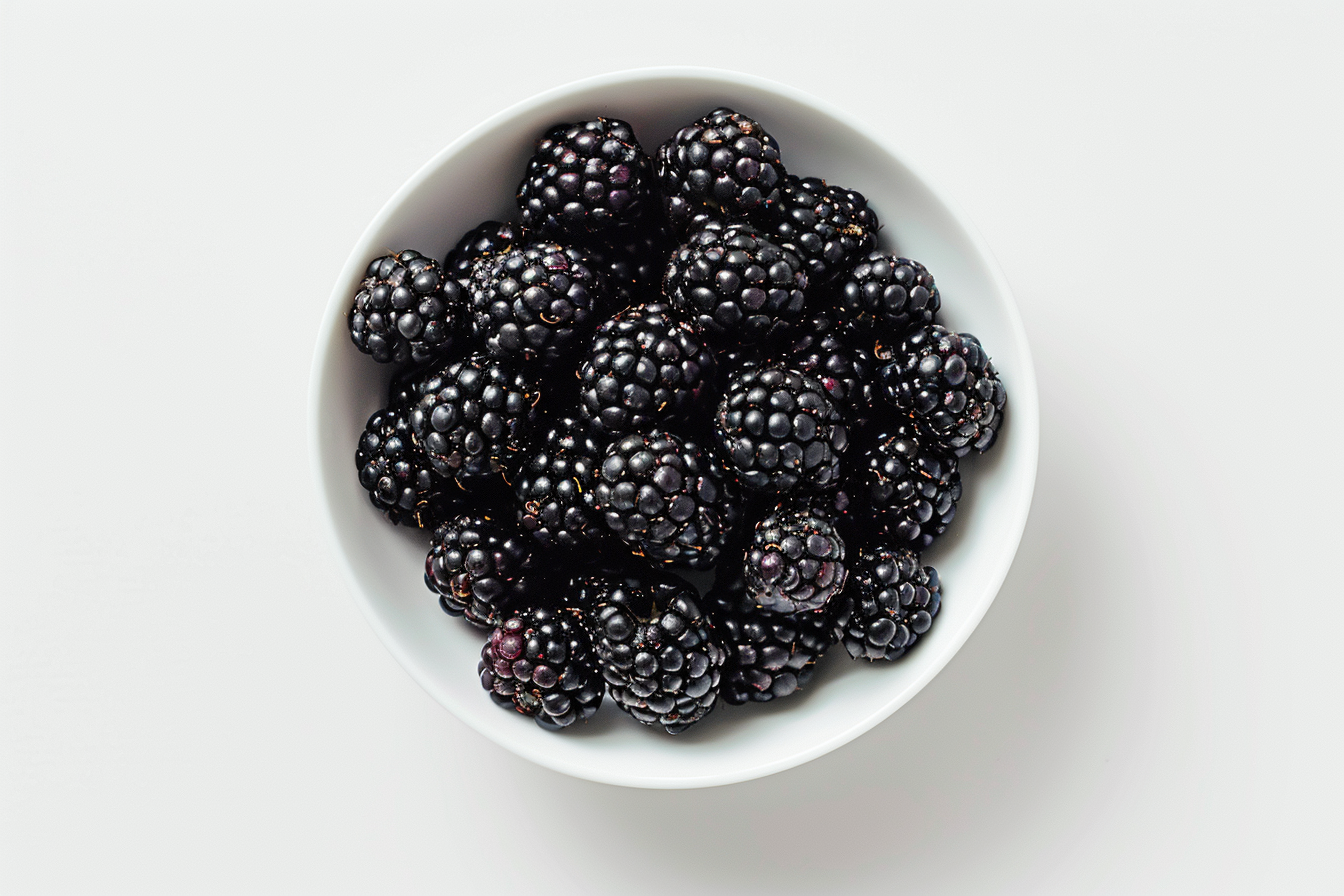 Image gratuite Mûres dans bol blanc 3