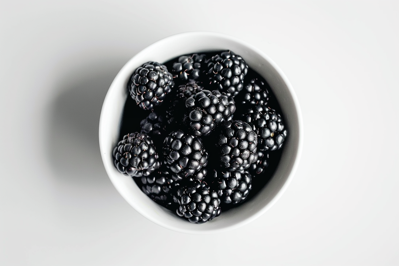 Image gratuite Mûres dans bol blanc 5