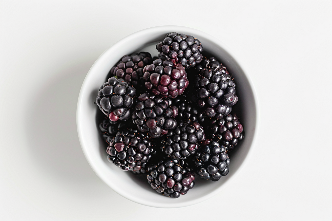 Image gratuite Mûres dans bol blanc 7