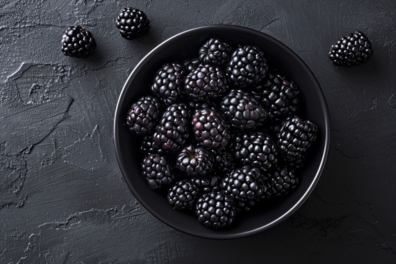 Image gratuite Mûres dans bol noir 1