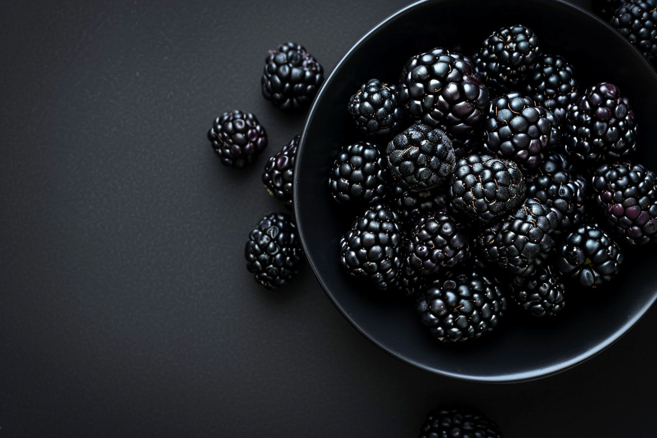Image gratuite Mûres dans bol noir 2