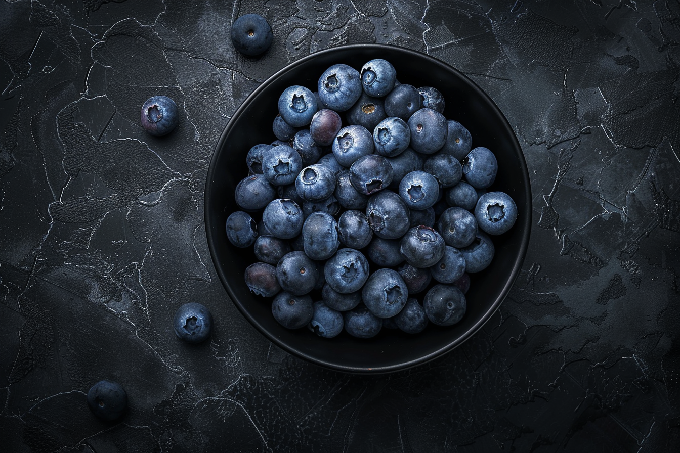 Image gratuite Myrtilles dans bol noir 1