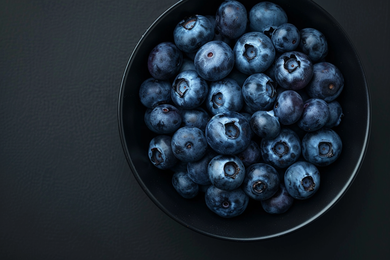 Image gratuite Myrtilles dans bol noir 3