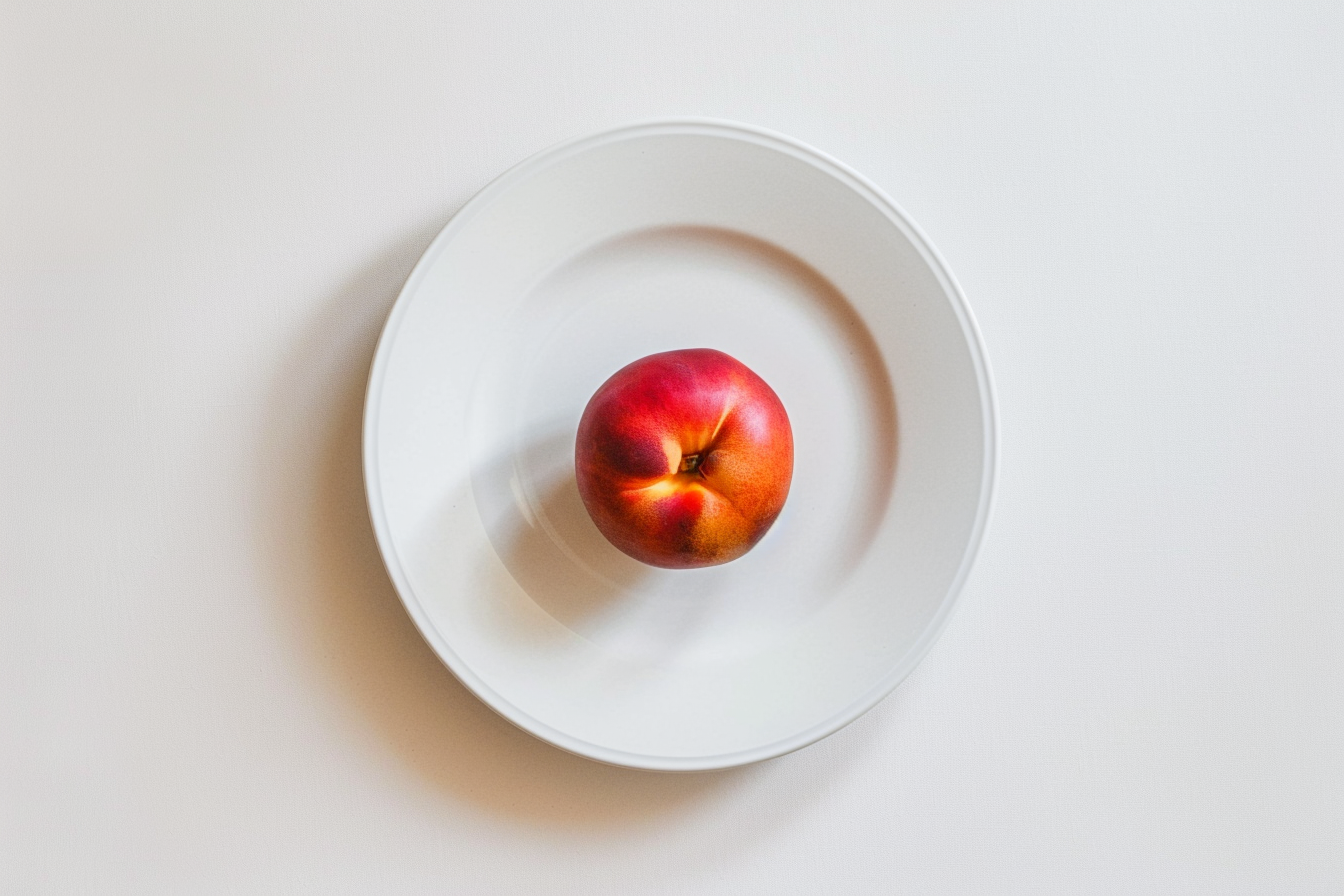 Image gratuite Nectarine sur assiette blanche 3