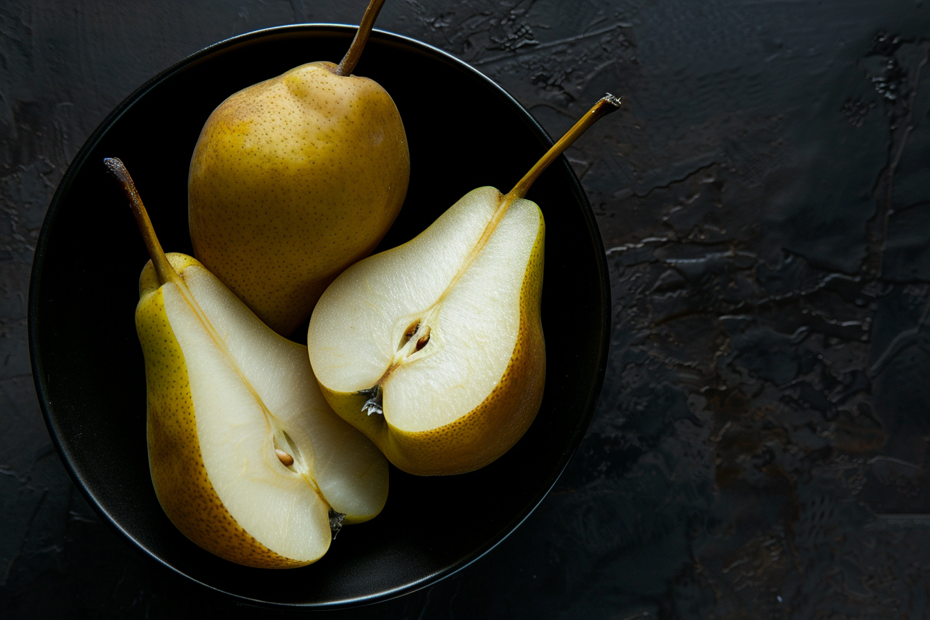 Image gratuite Poires dans bol noir 1