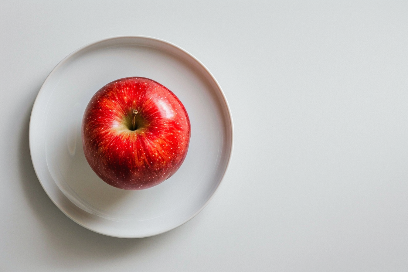 Image gratuite Pomme sur assiette blanche 3