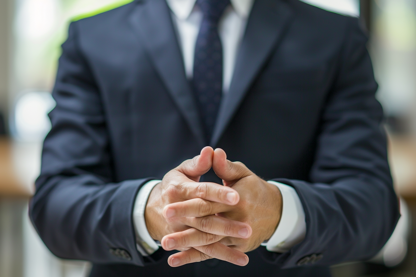 Image gratuite Spécialiste relations employé médiant un conflit 1