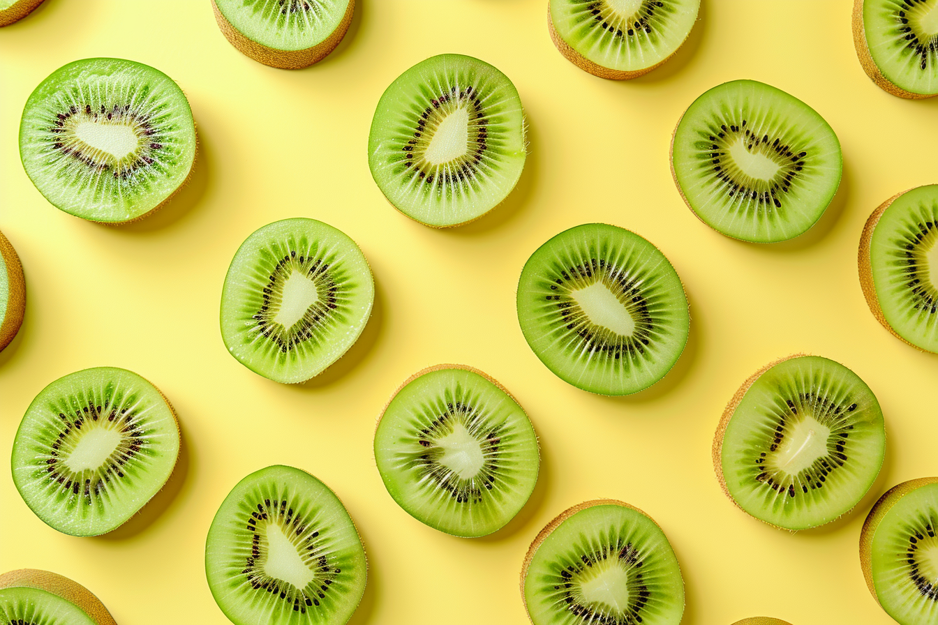 Image gratuite Tranches de kiwi sur fond pastel 3