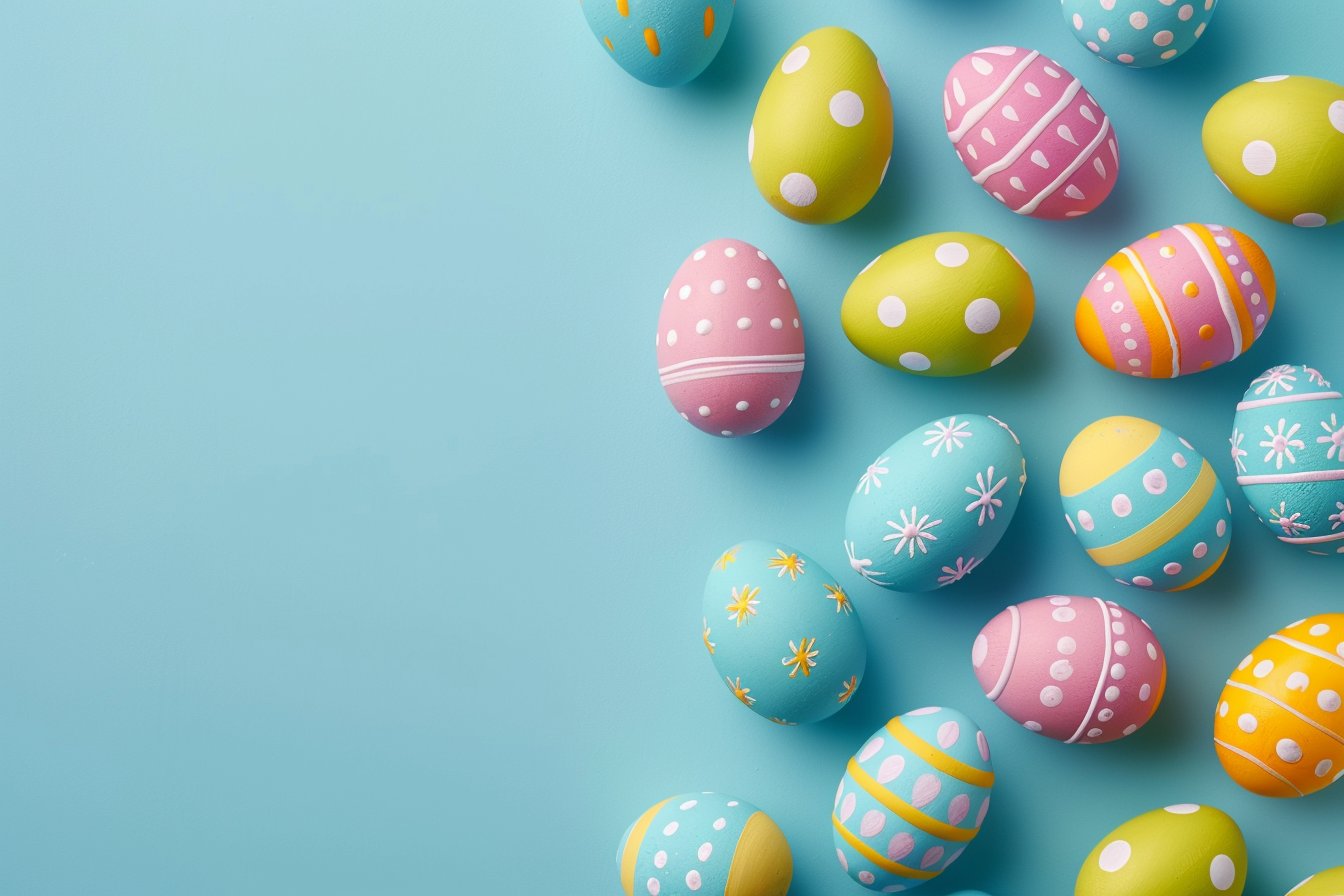 Image gratuite Œufs colorés, fond bleu clair 1