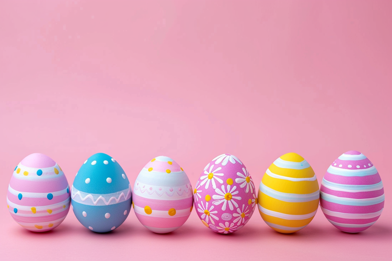 Image gratuite Œufs colorés, fond rose pastel 2