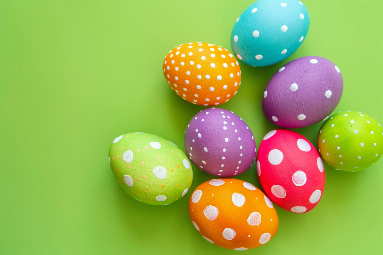 Image gratuite Œufs colorés, fond vert vif 5